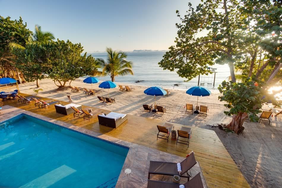 Mariposa Resort oceanfront pool with deck chairs