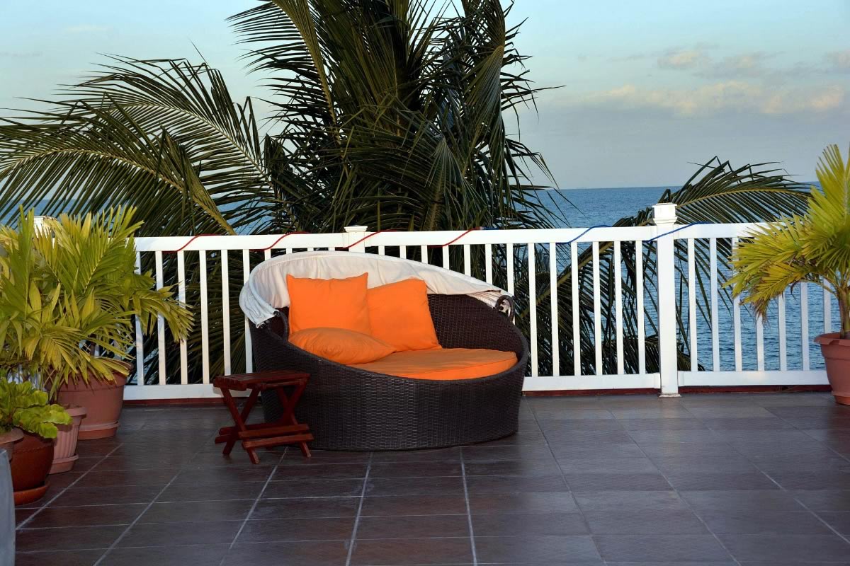 Rooftop Lounge Chair