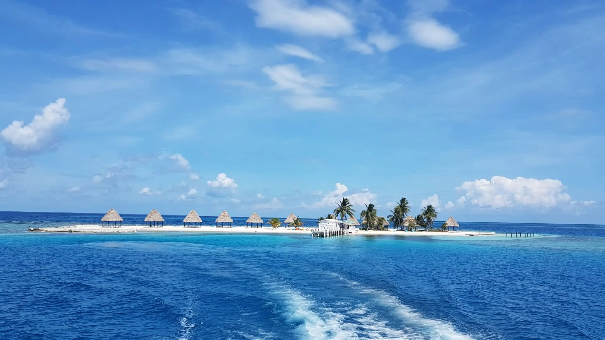 Go diving at Belize dive resorts along the Belize Barrier Reef