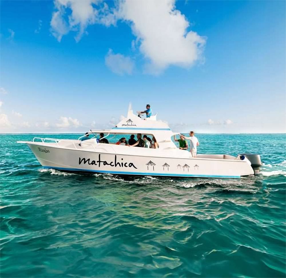 Mata Chica boat for exploring the Belize Barrier Reef