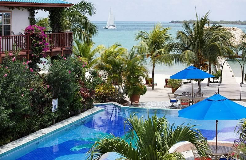 Chabil Mar garden pool with ocean view